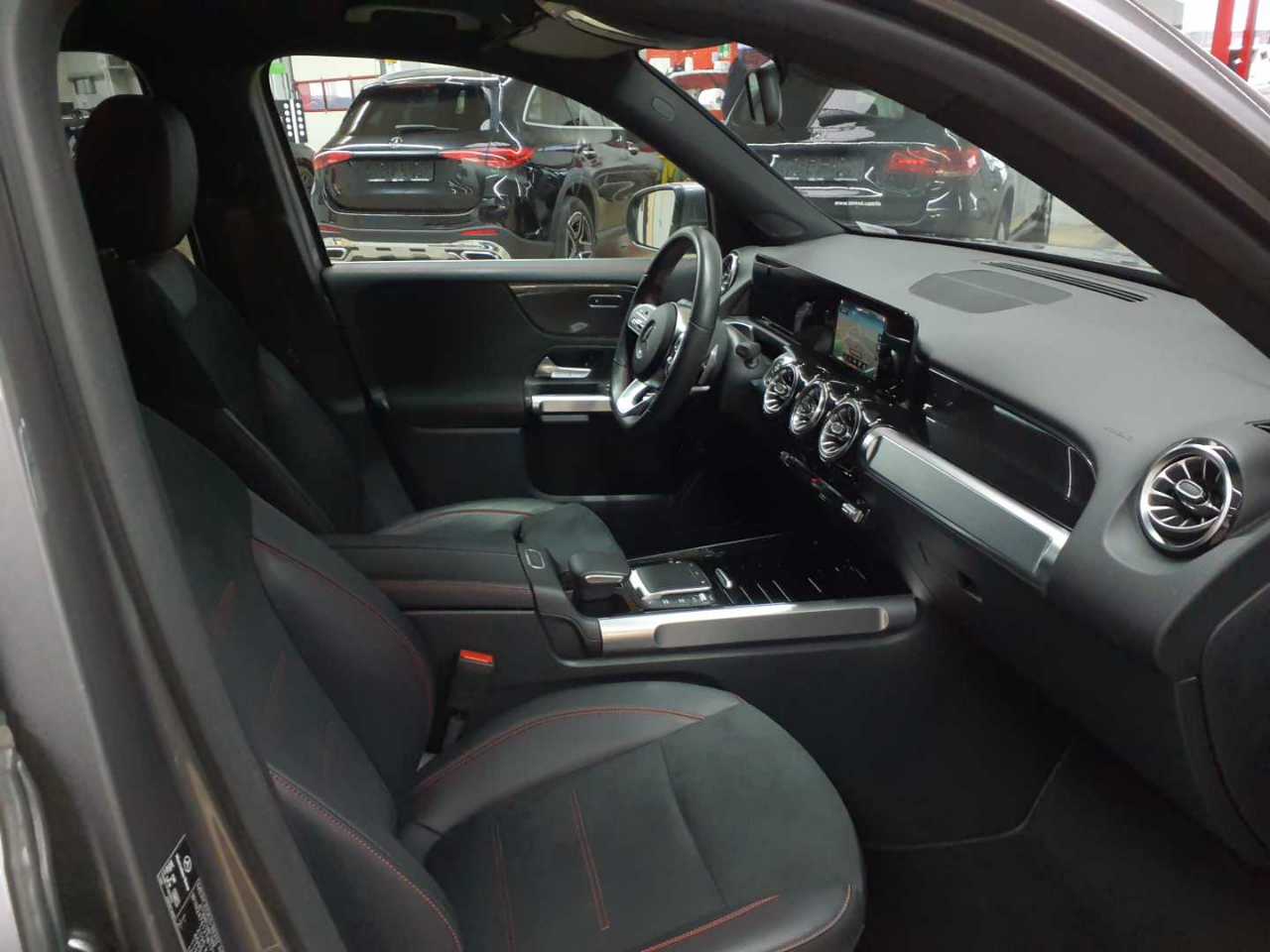Mercedes-Benz GLB 200 d 8G-DCT AMG Line 8