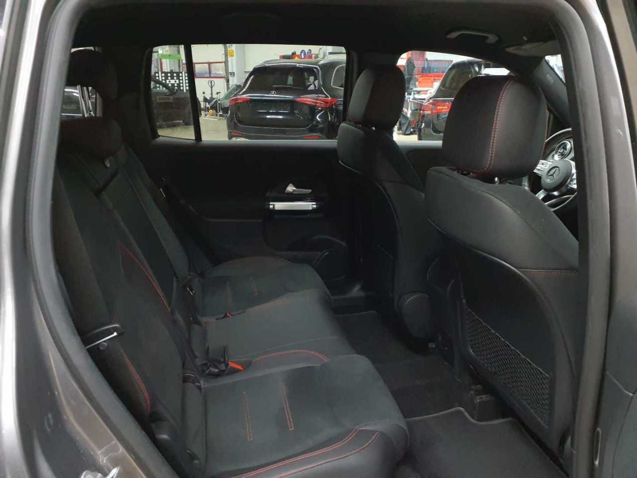 Mercedes-Benz GLB 200 d 8G-DCT AMG Line 14