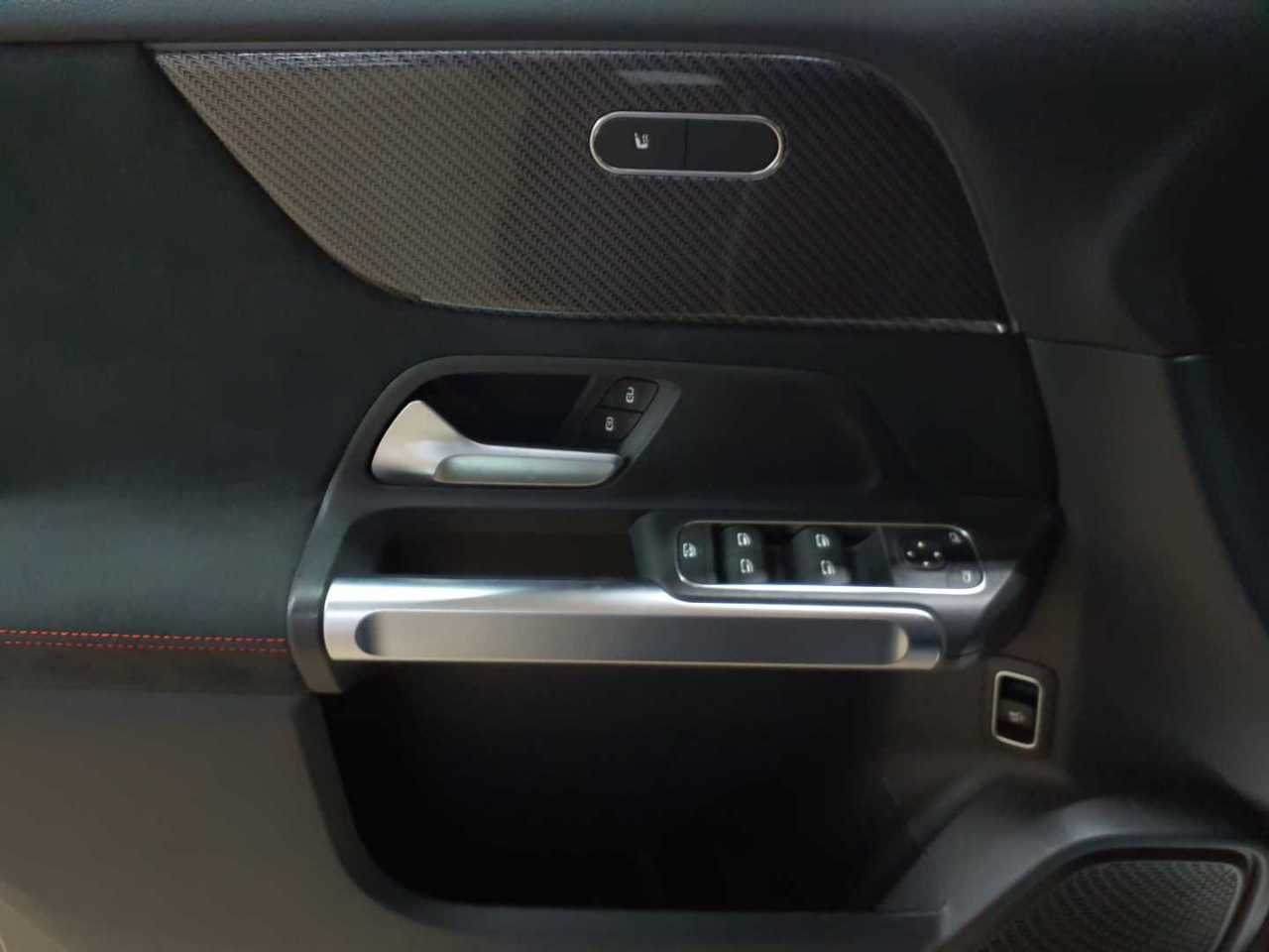 Mercedes-Benz GLB 200 d 8G-DCT AMG Line 19