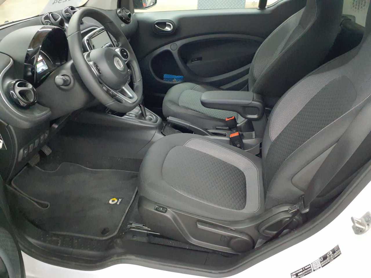 smart fortwo coupe EQ passion 7