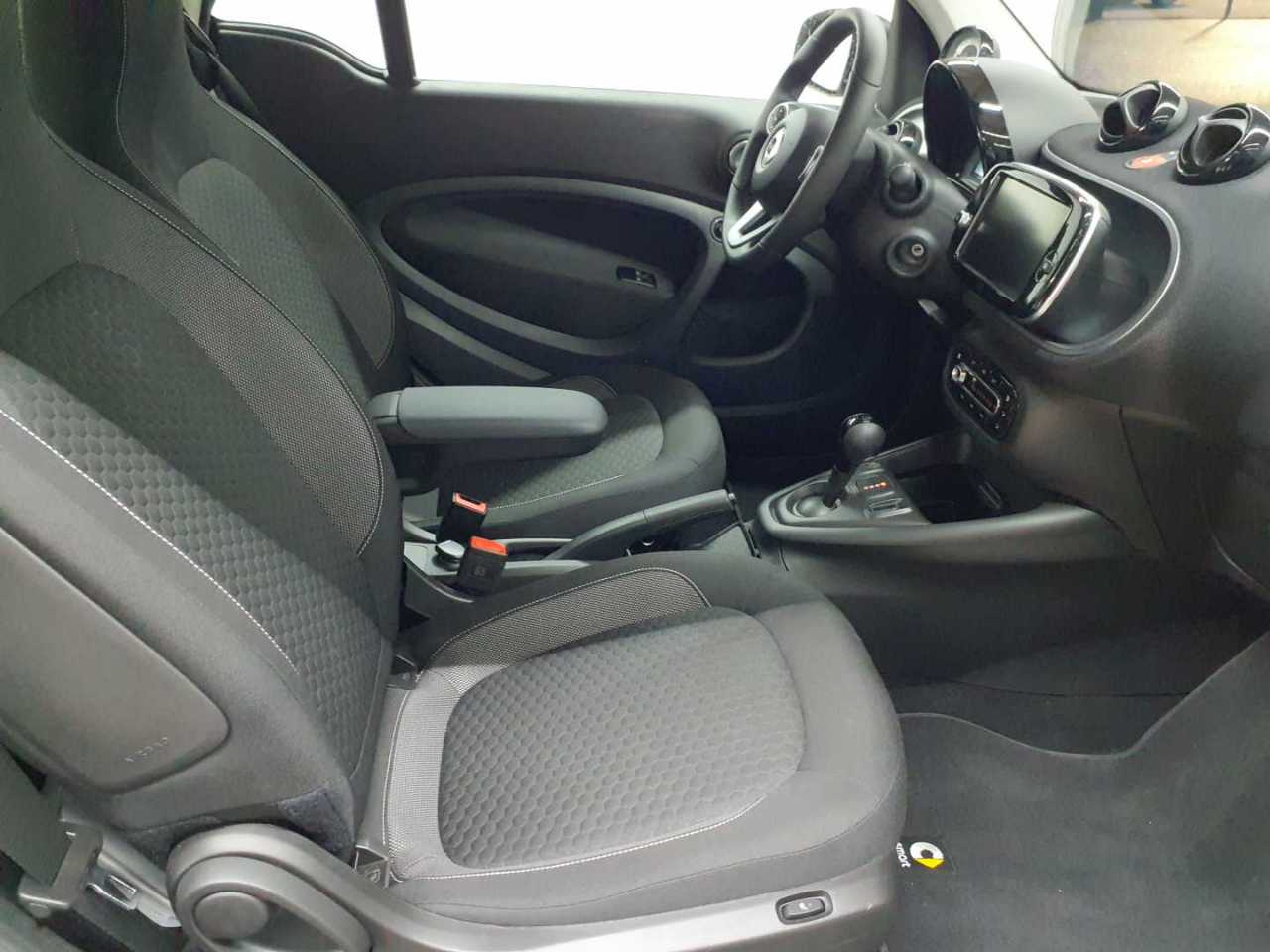 smart fortwo coupe EQ passion 8