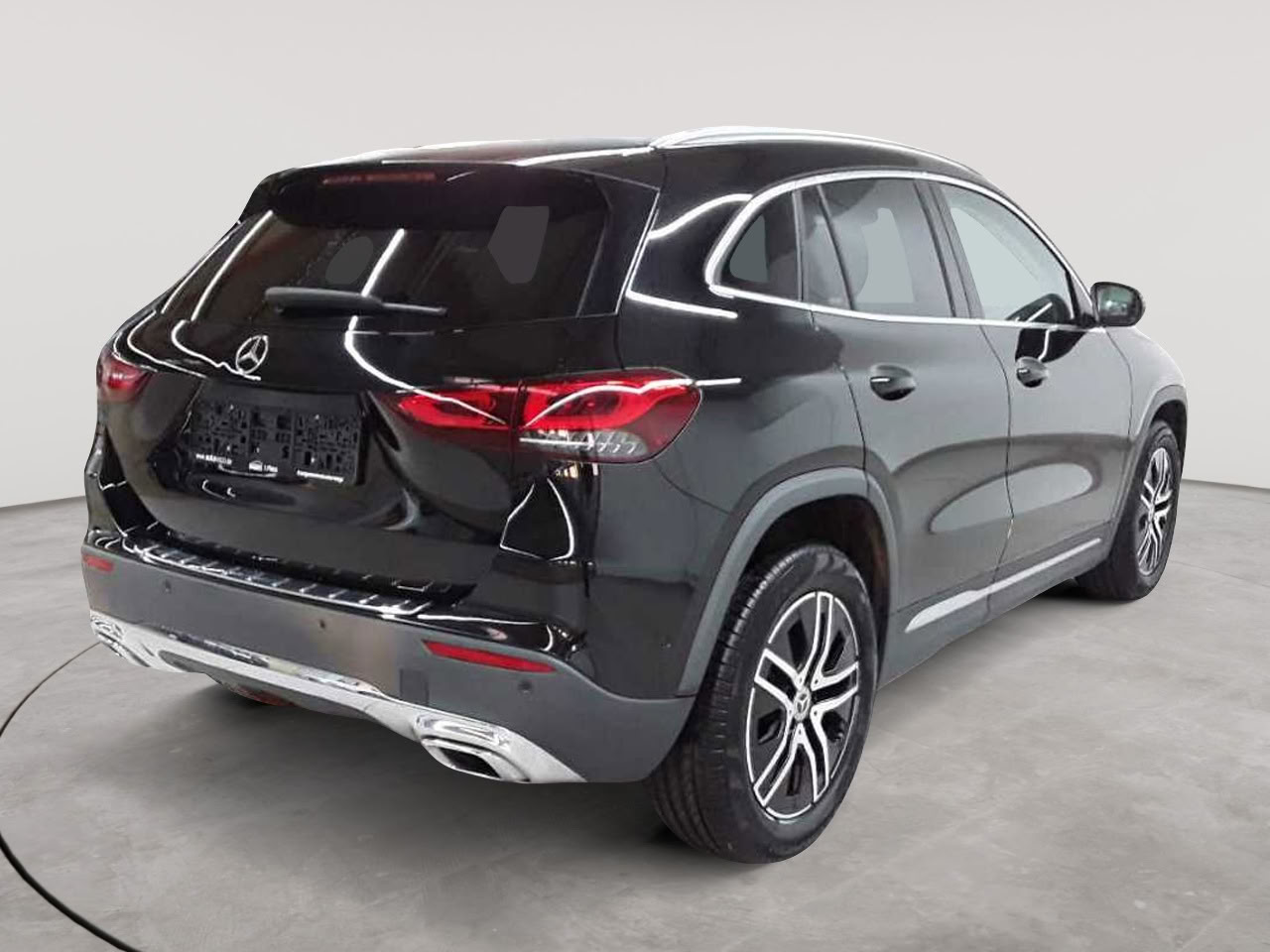 Mercedes-Benz GLA 180 7G-DCT Progressive 4