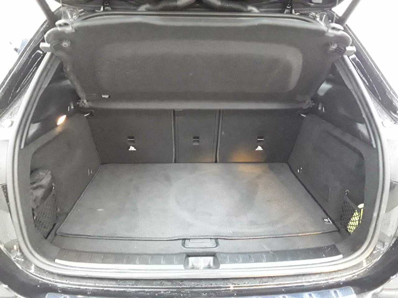 Mercedes-Benz GLA 180 7G-DCT Progressive 15