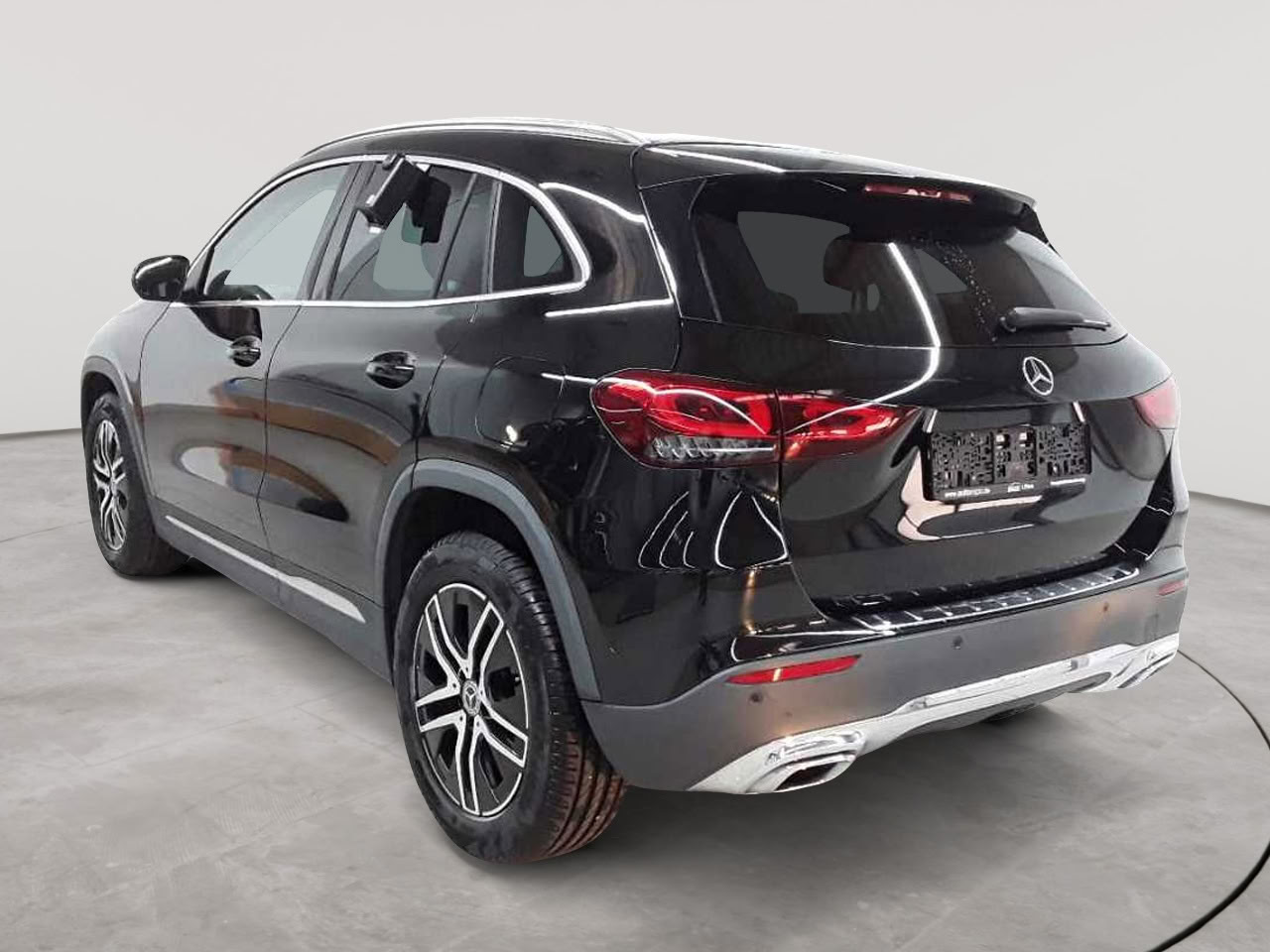 Mercedes-Benz GLA 180 7G-DCT Progressive 5
