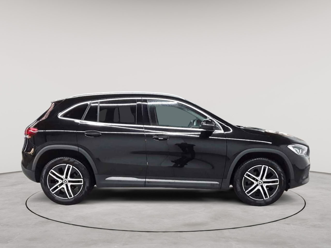 Mercedes-Benz GLA 180 7G-DCT Progressive 3