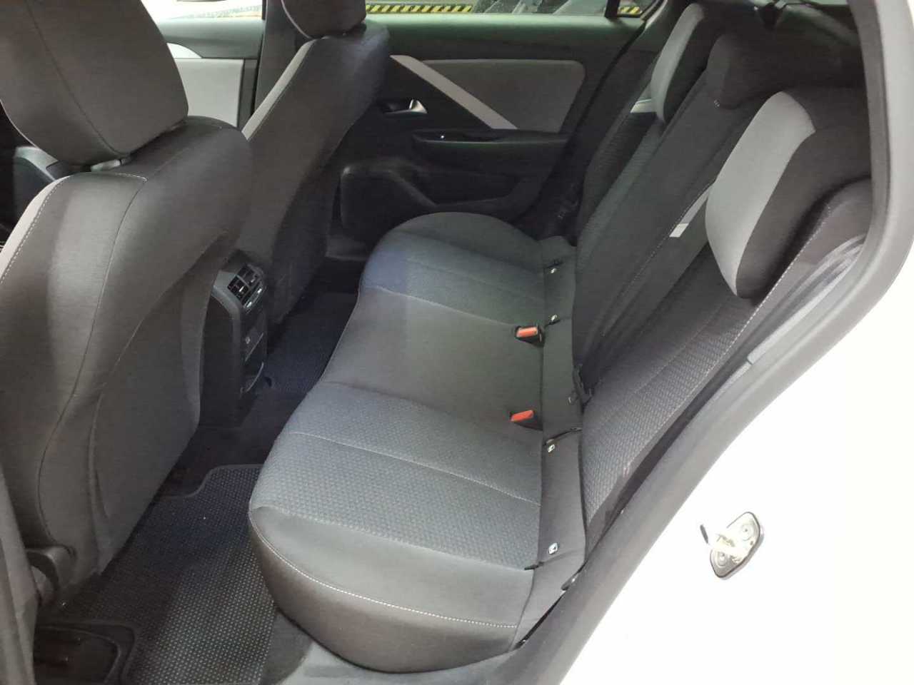 Opel Astra Sports Tourer 1.5 D Automatik Business Edition 13