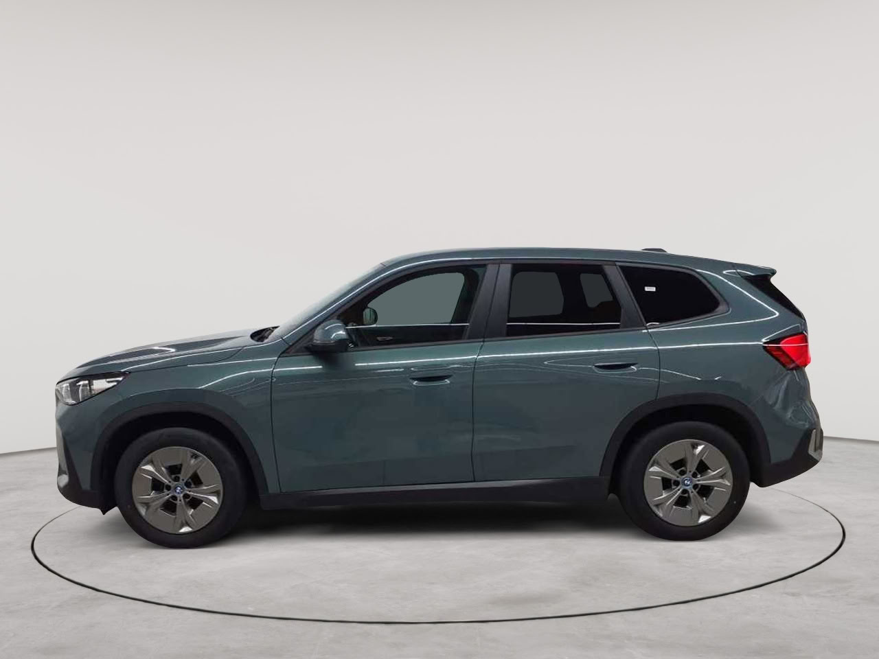 BMW iX1 xDrive30 6