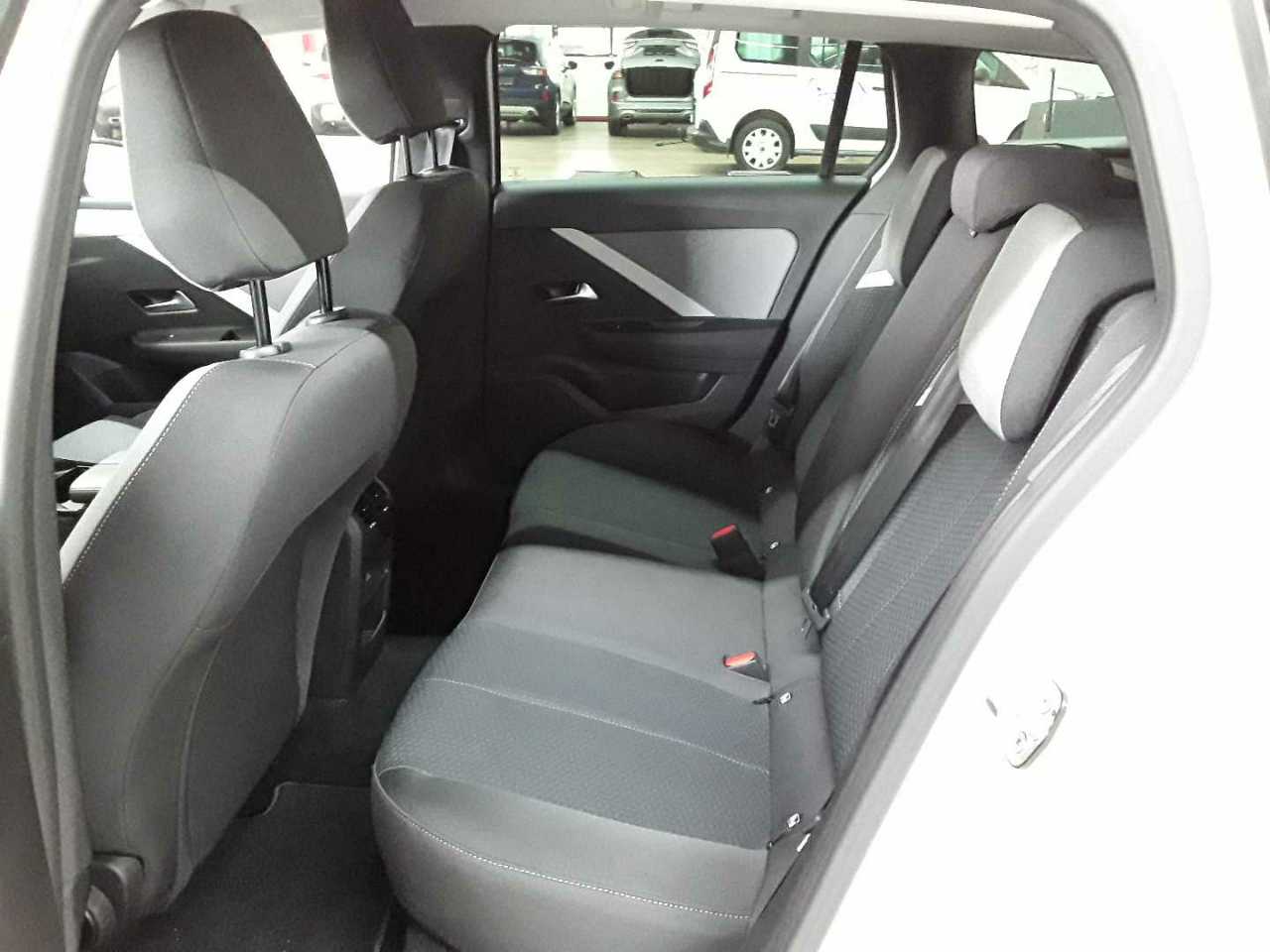 Opel Astra Sports Tourer 1.5 D Automatik Business Edition 13