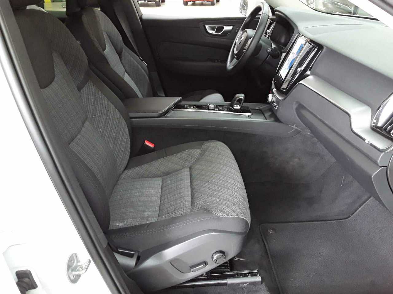 Volvo XC60 B4 B Core 8