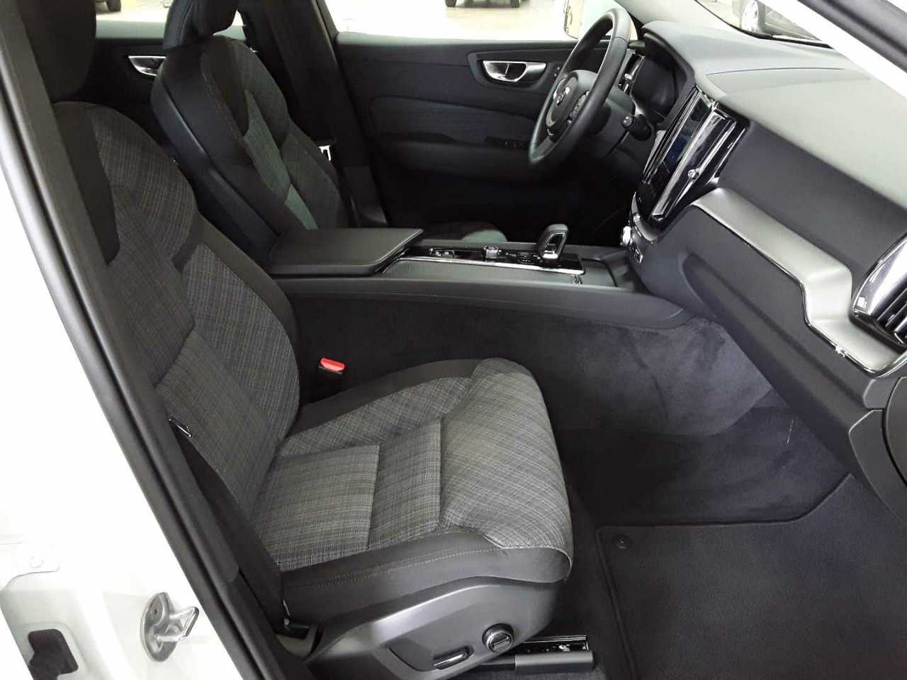 Volvo XC60 B4 B Core 8