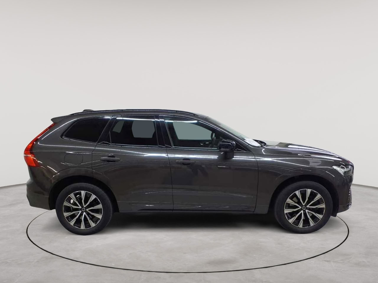 Volvo XC60 B4 D AWD Plus Dark 3