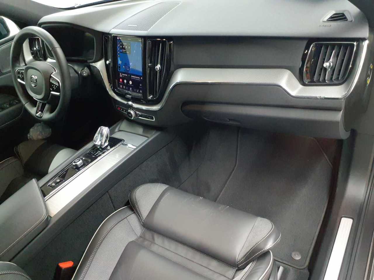 Volvo XC60 B4 D AWD Plus Dark 9