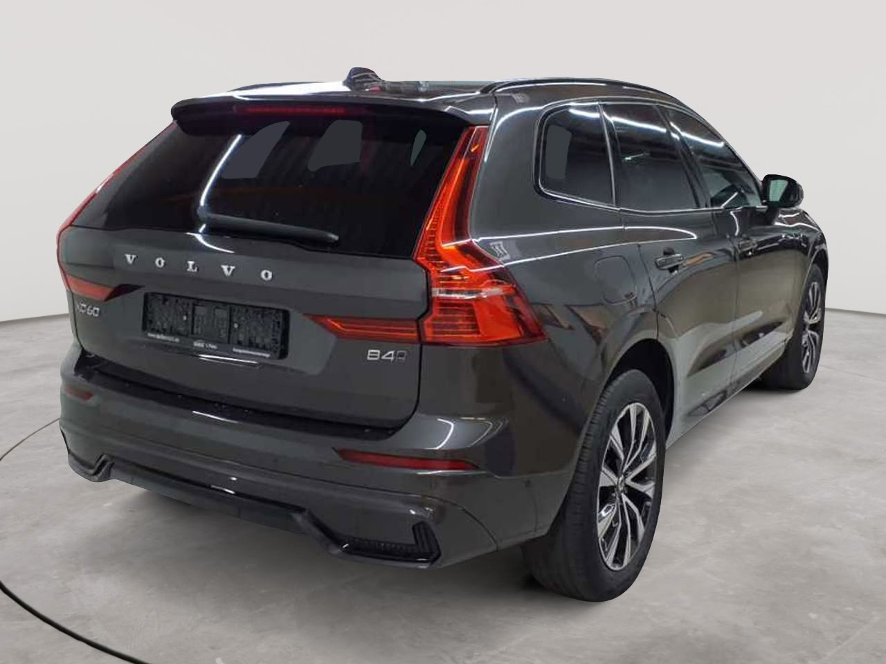 Volvo XC60 B4 D AWD Plus Dark 4