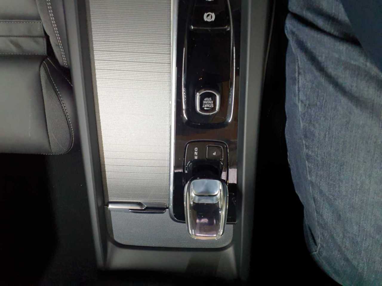 Volvo XC60 B4 D AWD Plus Dark 10