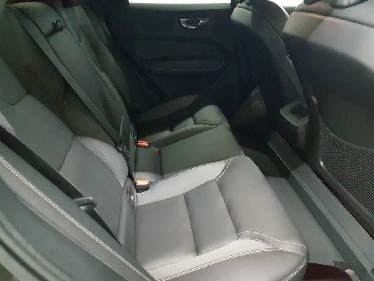 Volvo XC60 B4 D AWD Plus Dark 14