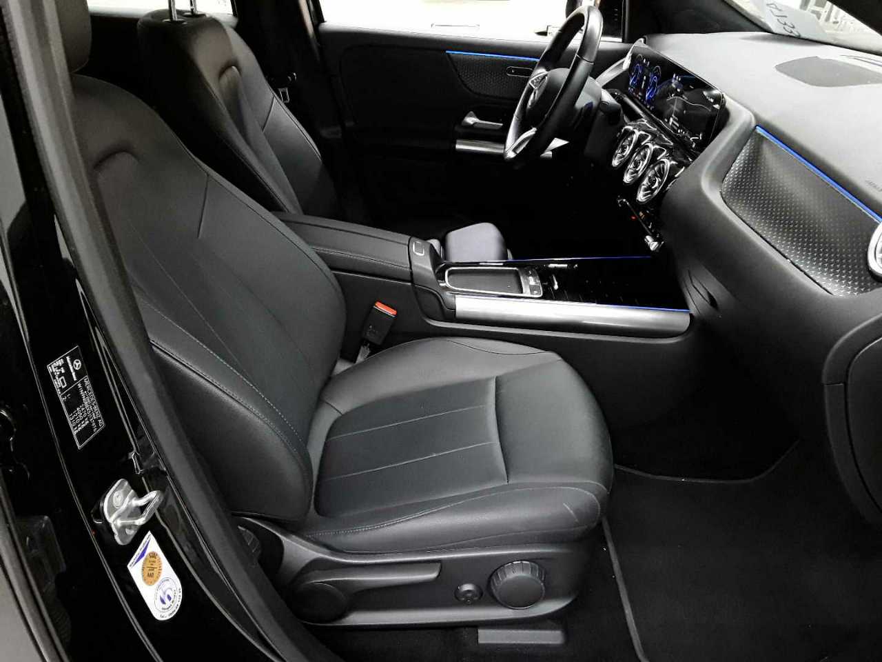 Mercedes-Benz EQA 250 8