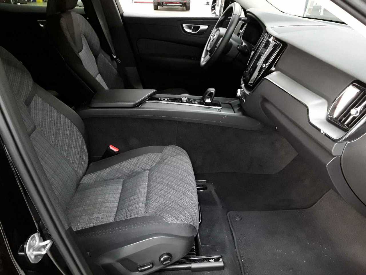 Volvo XC60 B4 B Core 8