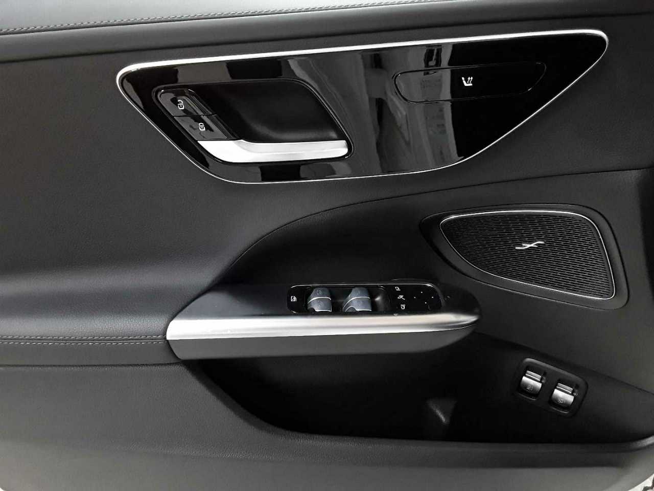 Mercedes-Benz C 300 e T 9G-TRONIC AMG Line 17