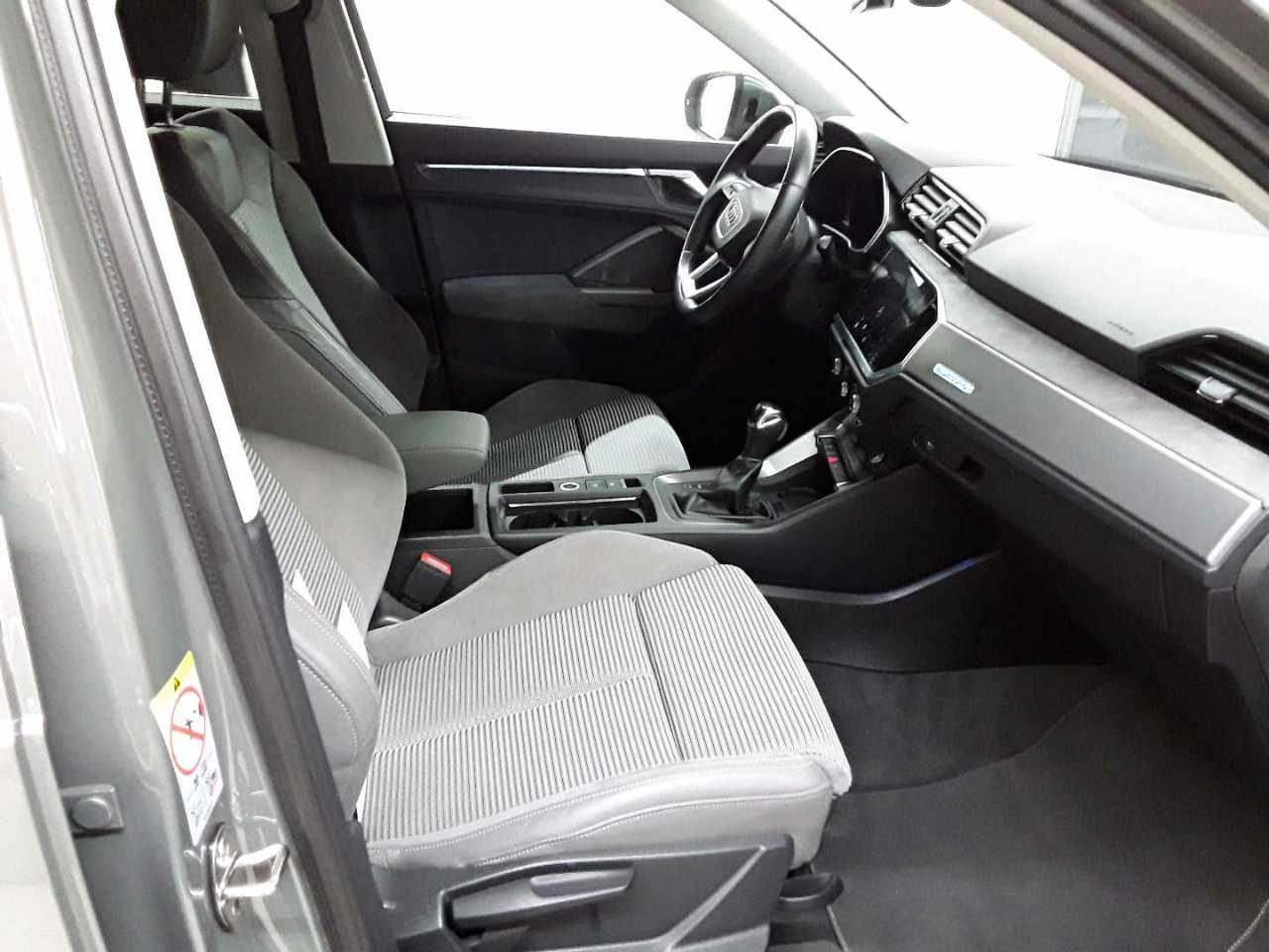 Audi Q3 40 TFSI quattro S tronic S line 8