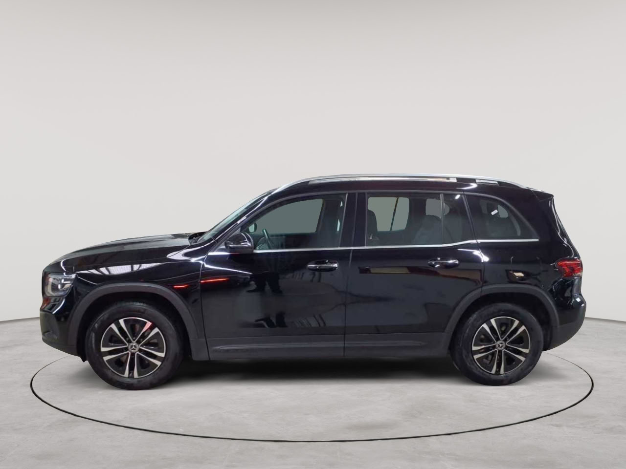 Mercedes-Benz GLB 220 d 4Matic 8G-DCT Style 6