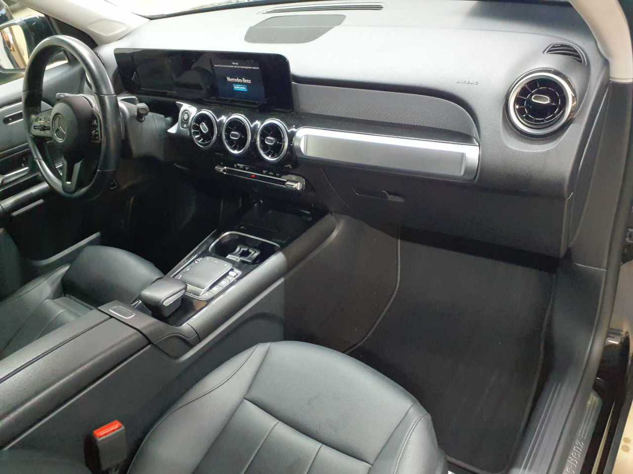 Mercedes-Benz GLB 220 d 4Matic 8G-DCT Style 9