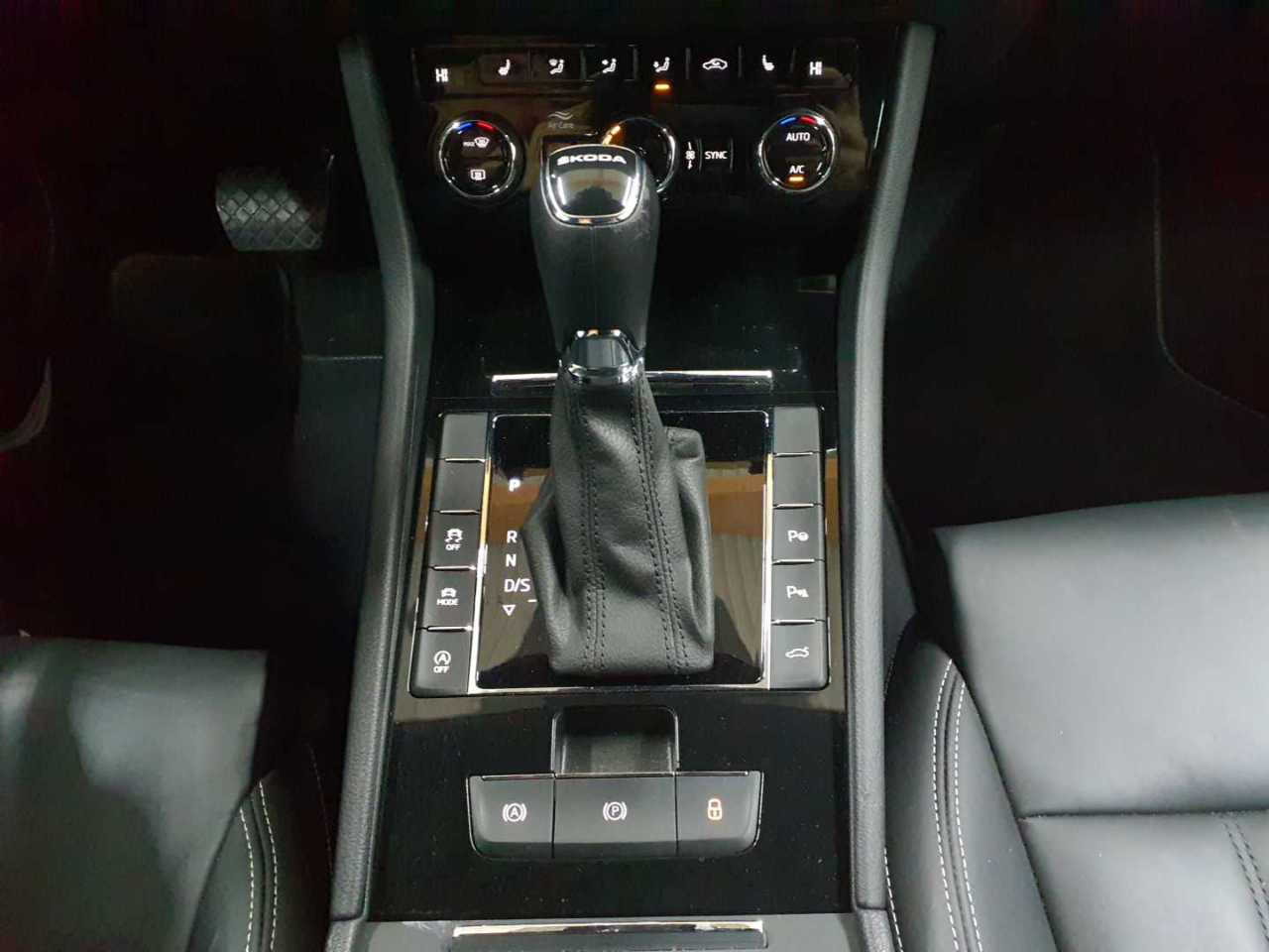 Skoda Superb Combi 2.0 TDI DSG L&K 10