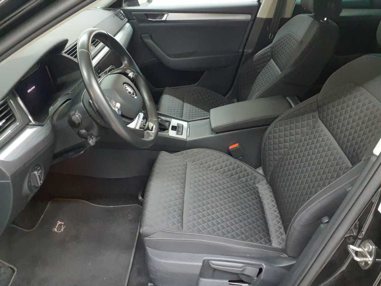 Skoda Superb Combi 1.4 TSI iV DSG Ambition 8