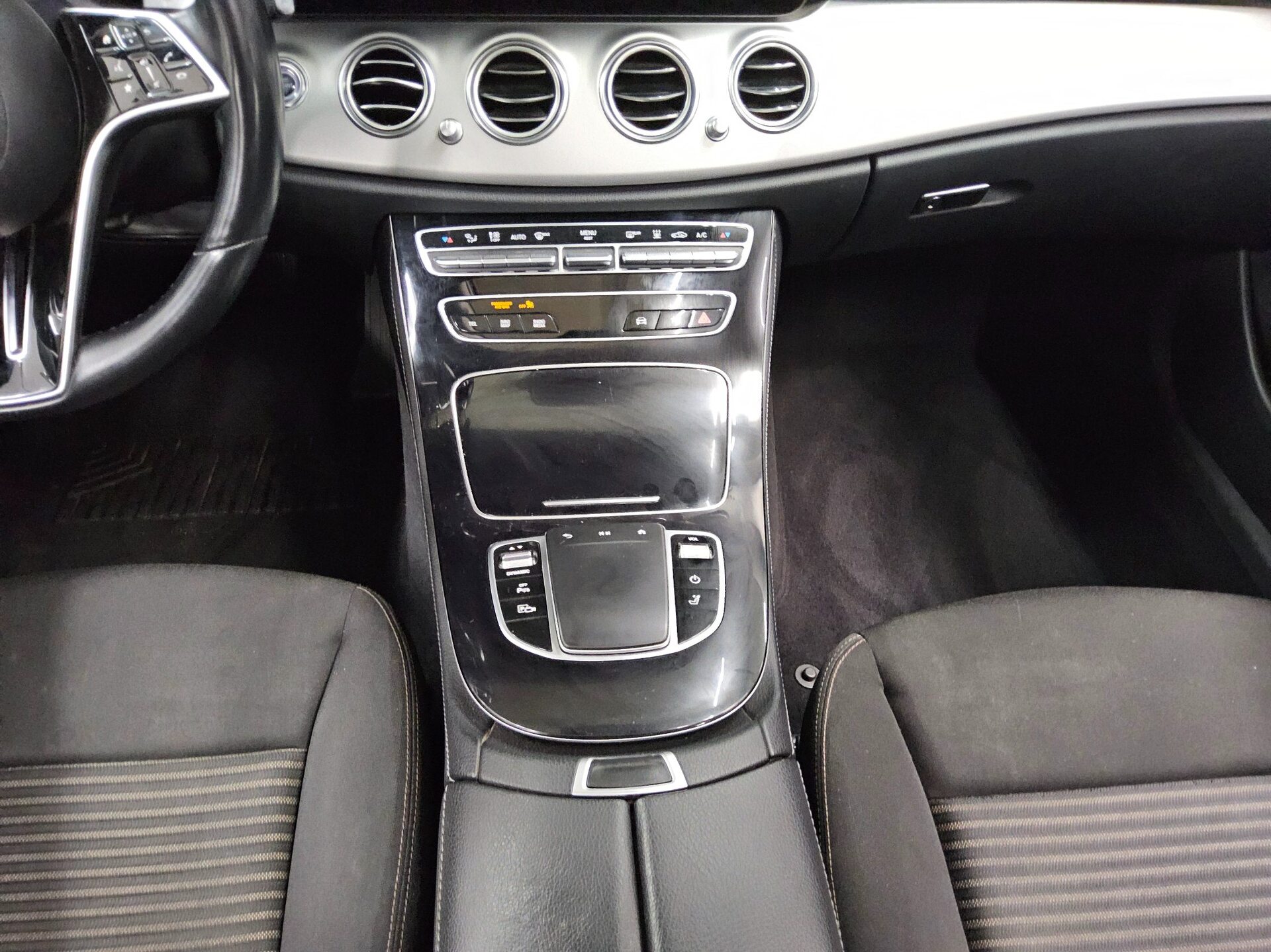 Mercedes-Benz E 300 T de Avantgarde Navi Widescreen Pano AHK 6