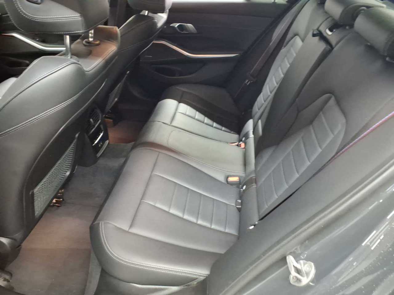 BMW 320i Aut. 13