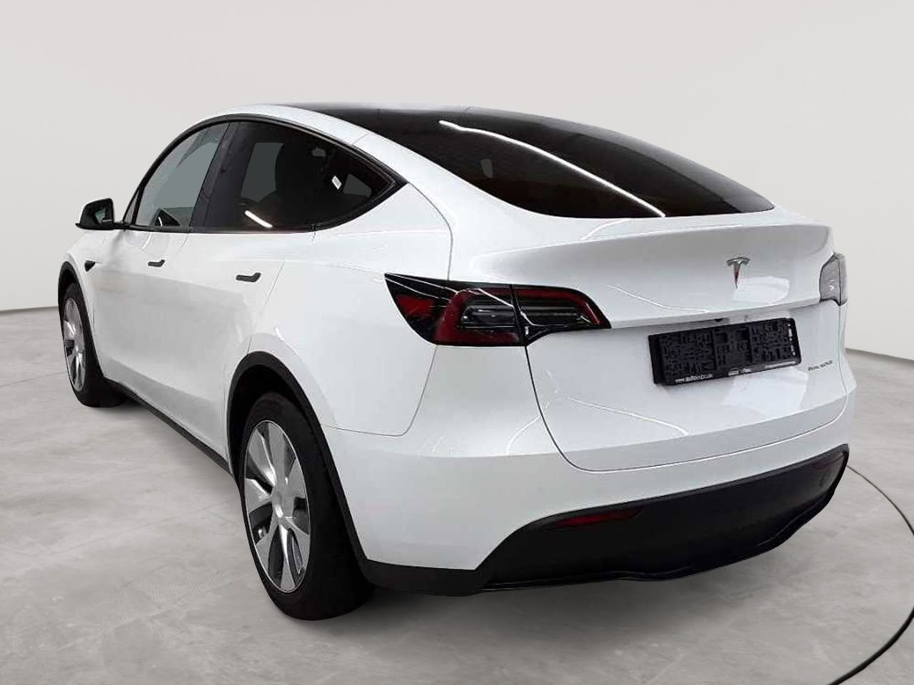 Tesla Model Y Long Range Dual Motor AWD 5