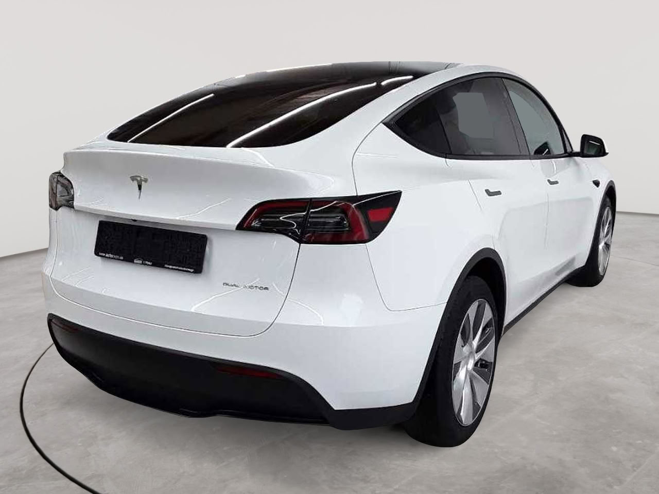 Tesla Model Y Long Range Dual Motor AWD 4