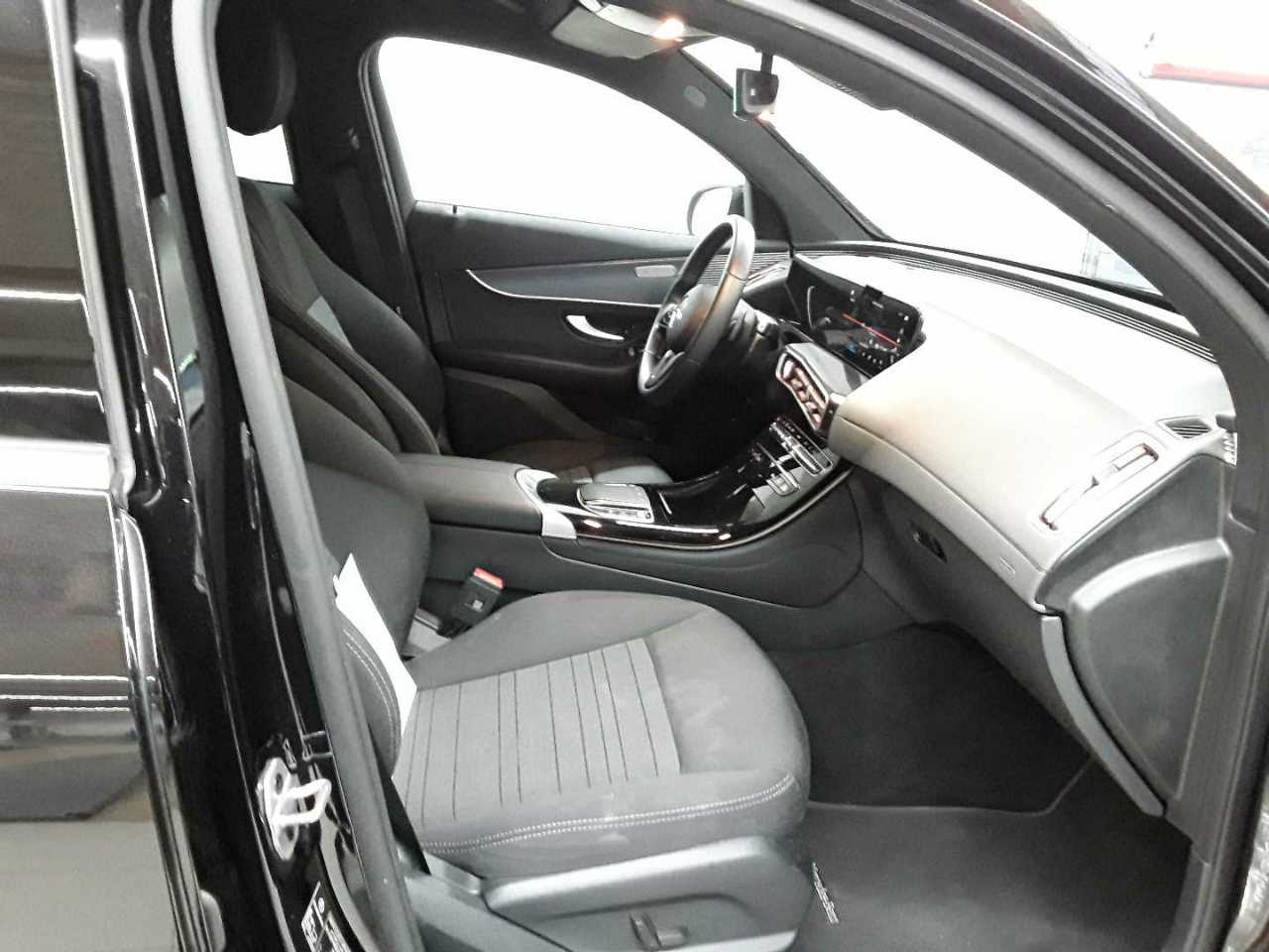 Mercedes-Benz EQC 400 4Matic 8