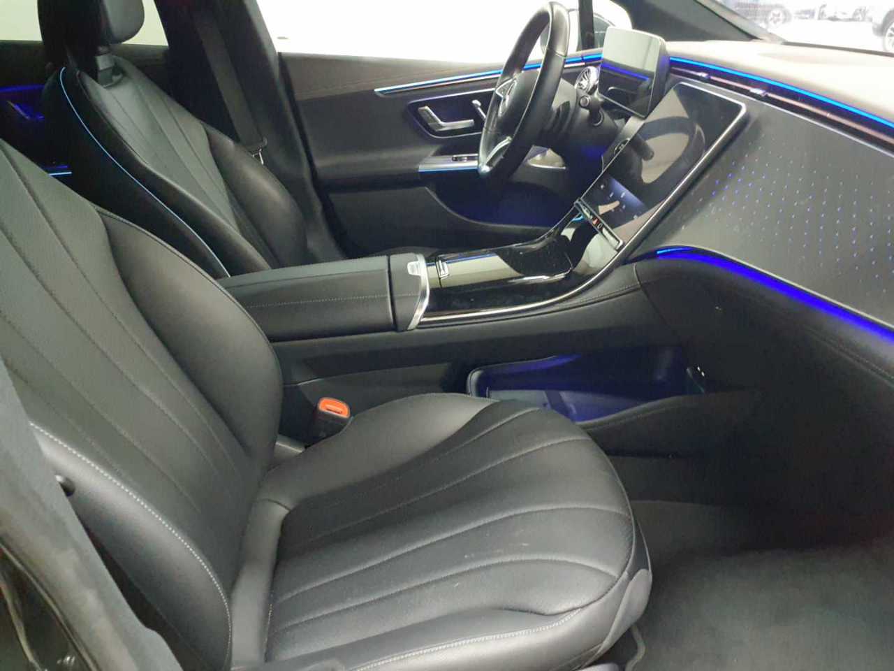 Mercedes-Benz EQE 350 Electric Art 8
