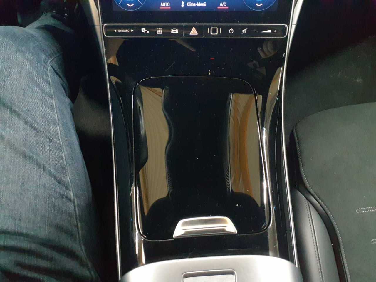Mercedes-Benz C 220 d 4Matic T 9G-TRONIC AMG Line 10