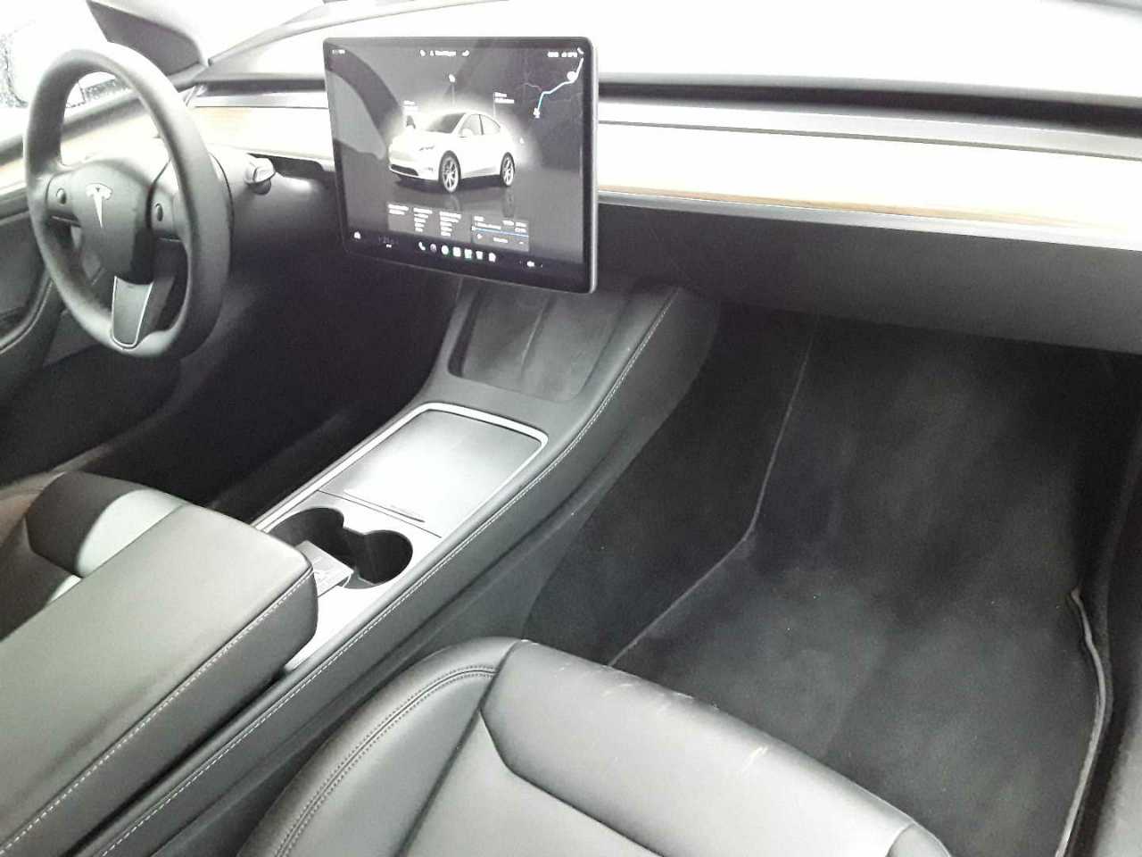 Tesla Model Y Long Range Dual Motor AWD 9