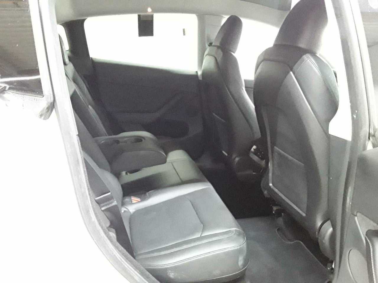 Tesla Model Y Long Range Dual Motor AWD 14