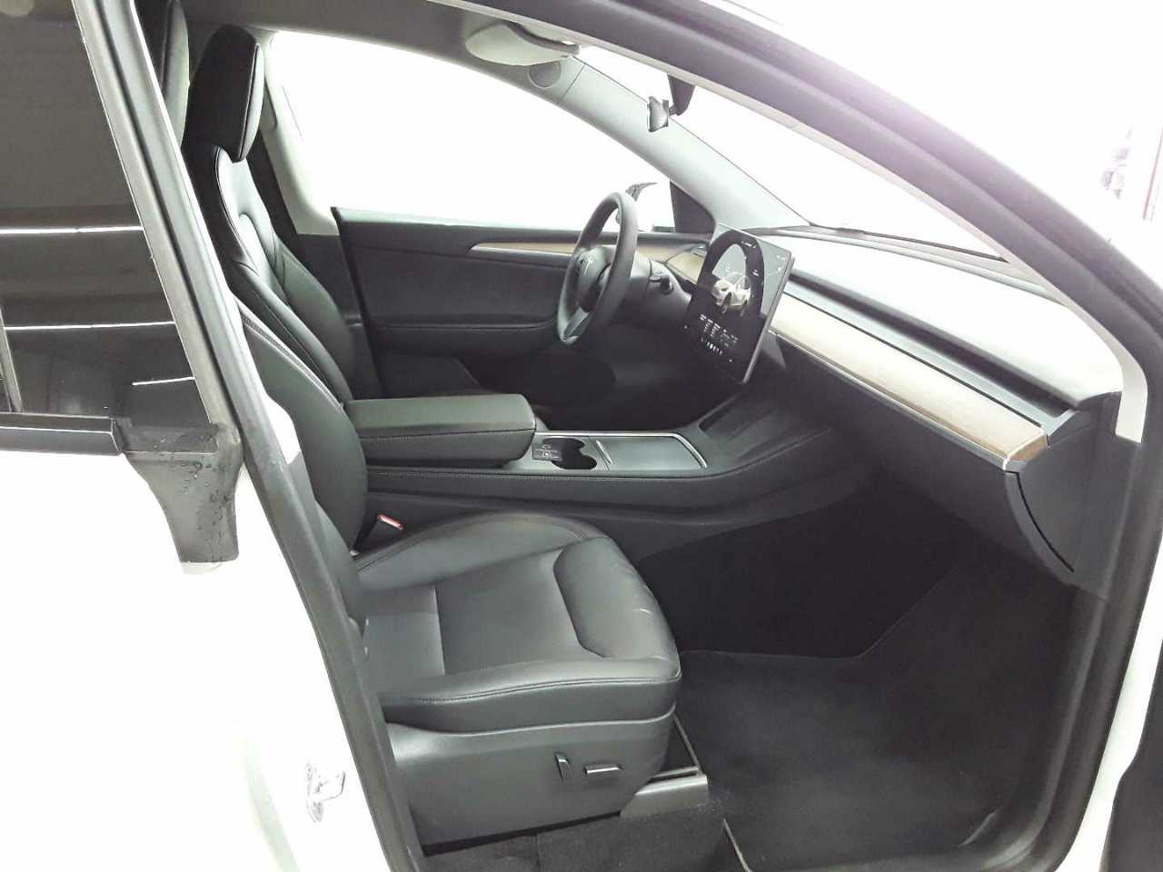Tesla Model Y Long Range Dual Motor AWD 8