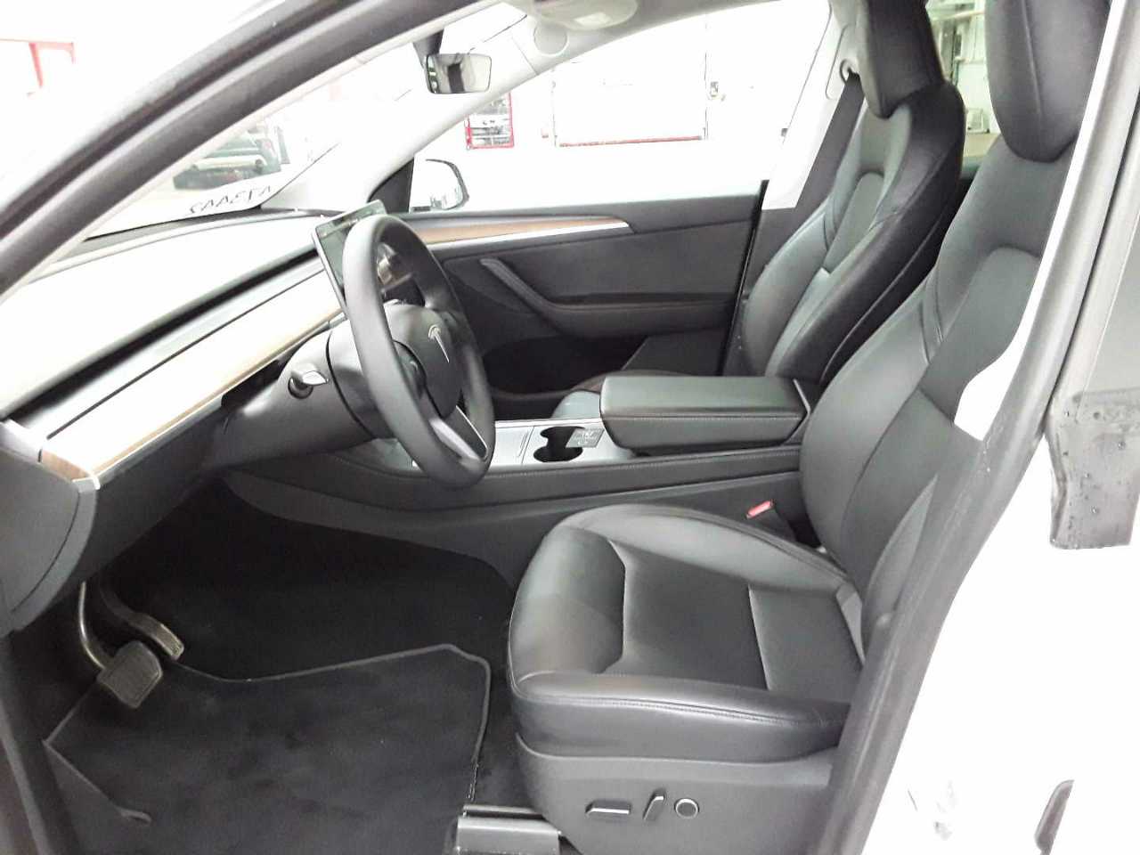 Tesla Model Y Long Range Dual Motor AWD 7