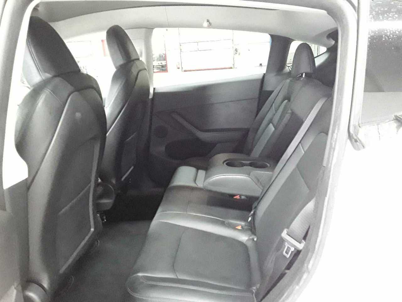 Tesla Model Y Long Range Dual Motor AWD 13