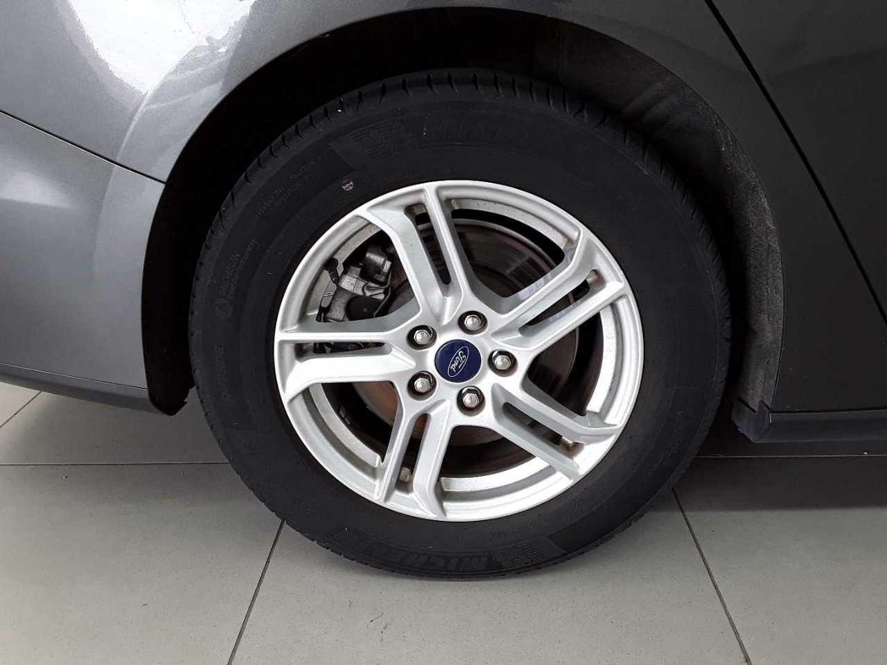 Ford Focus Turnier 1.5 EcoBlue Start-Stopp-System COOL&CONNECT 19
