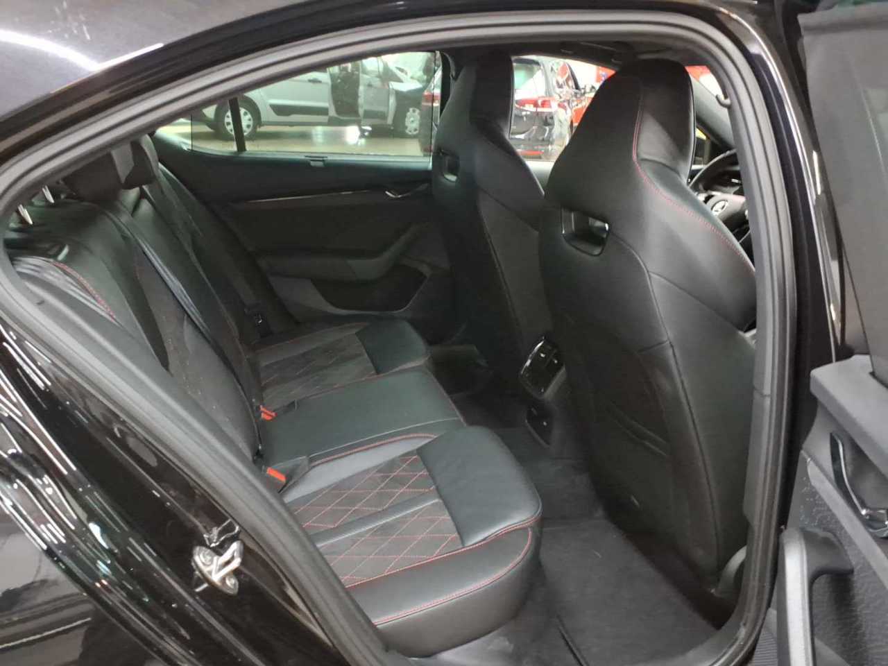 Skoda Octavia 2.0 TDI DSG 4x4 RS Plus 14