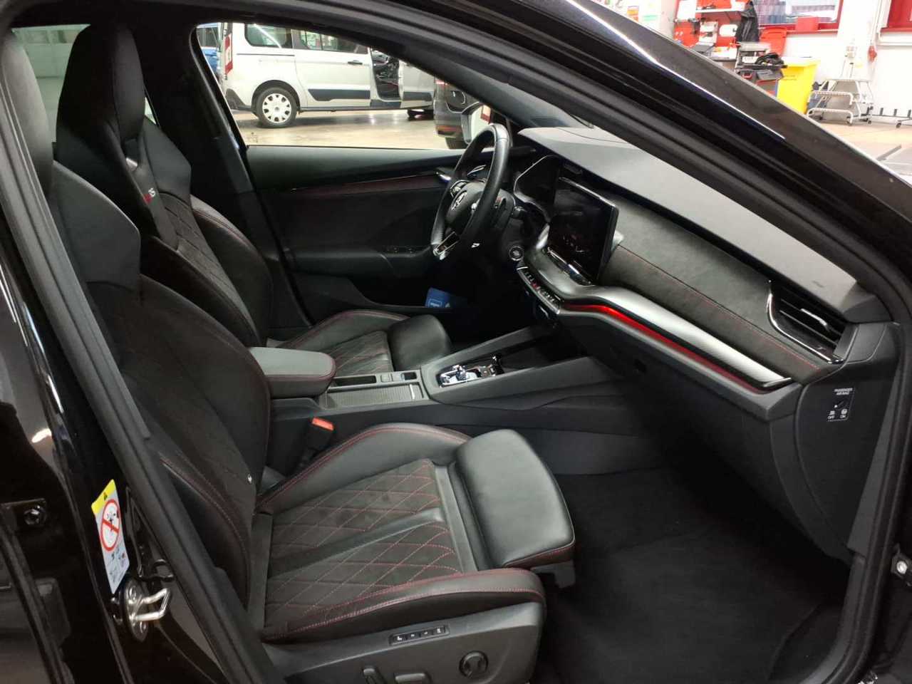 Skoda Octavia 2.0 TDI DSG 4x4 RS Plus 8