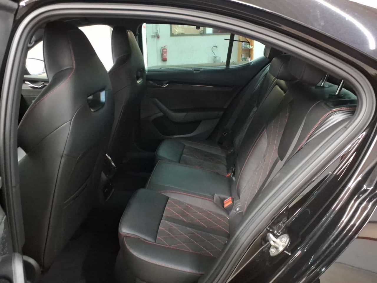 Skoda Octavia 2.0 TDI DSG 4x4 RS Plus 13