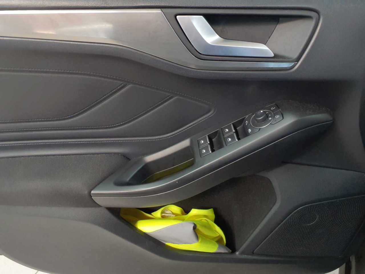 Ford Focus Turnier 1.0 EcoBoost Hybrid TITANIUM X 18