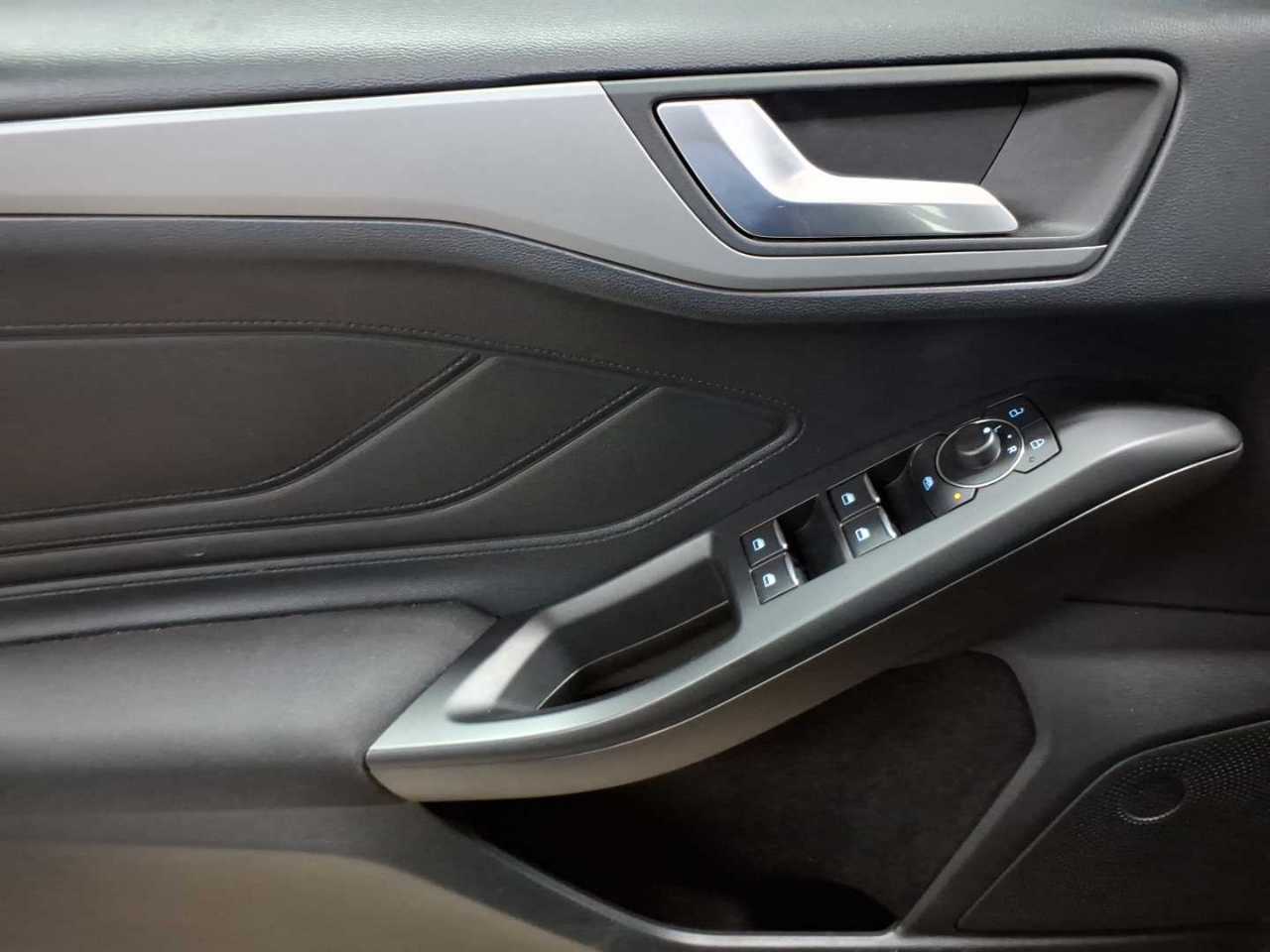 Ford Focus Turnier 1.5 EcoBlue Start-Stopp-System COOL&CONNECT 18