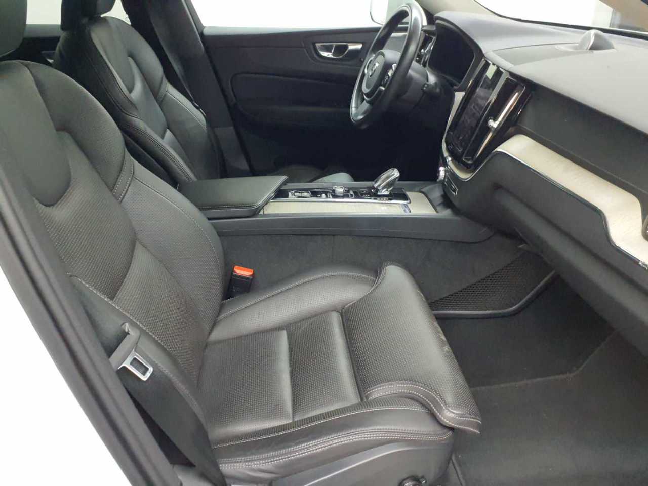 Volvo XC60 B4 D AWD Geartronic Inscription 8