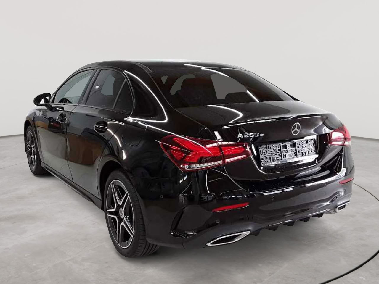 Mercedes-Benz A 250 e 8G-DCT AMG Line 5