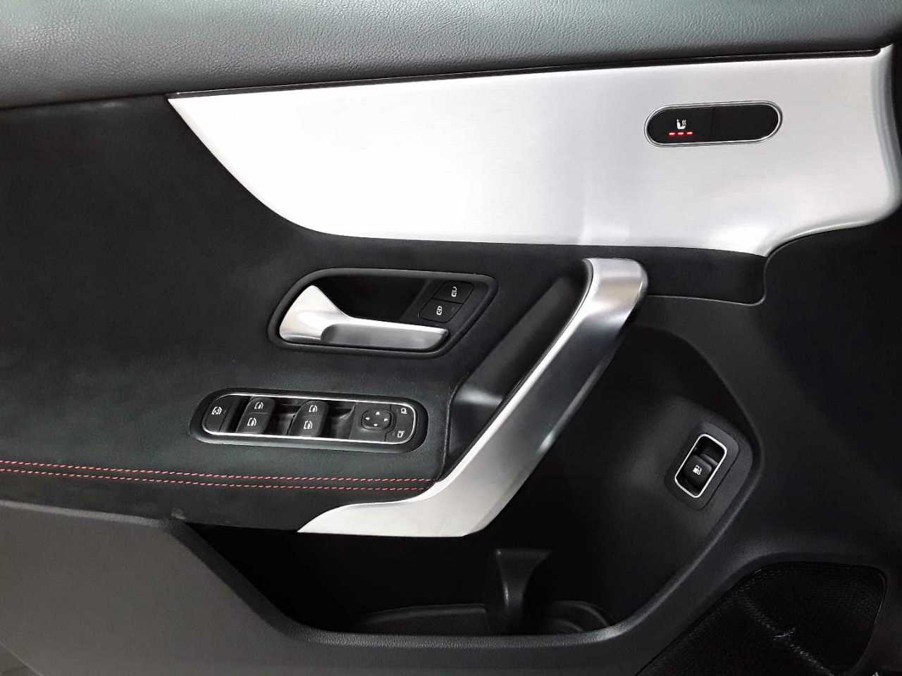 Mercedes-Benz A 250 e 8G-DCT AMG Line 16