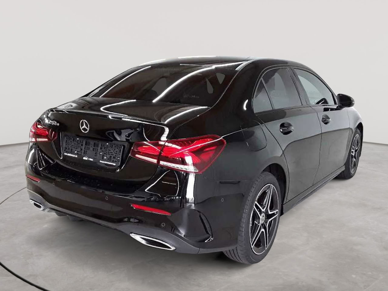 Mercedes-Benz A 250 e 8G-DCT AMG Line 4