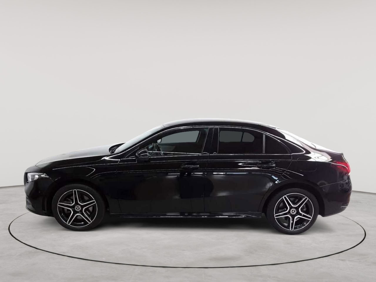 Mercedes-Benz A 250 e 8G-DCT AMG Line 6